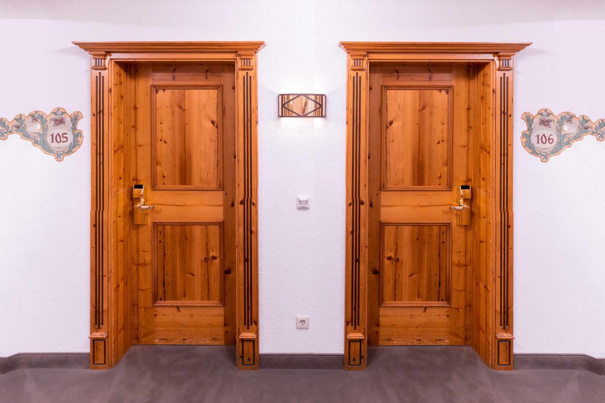 Tiefenbach  Hotel-Restaurant Kreuzberghof Tagungs- Und Veranstaltungshotel מראה חיצוני תמונה